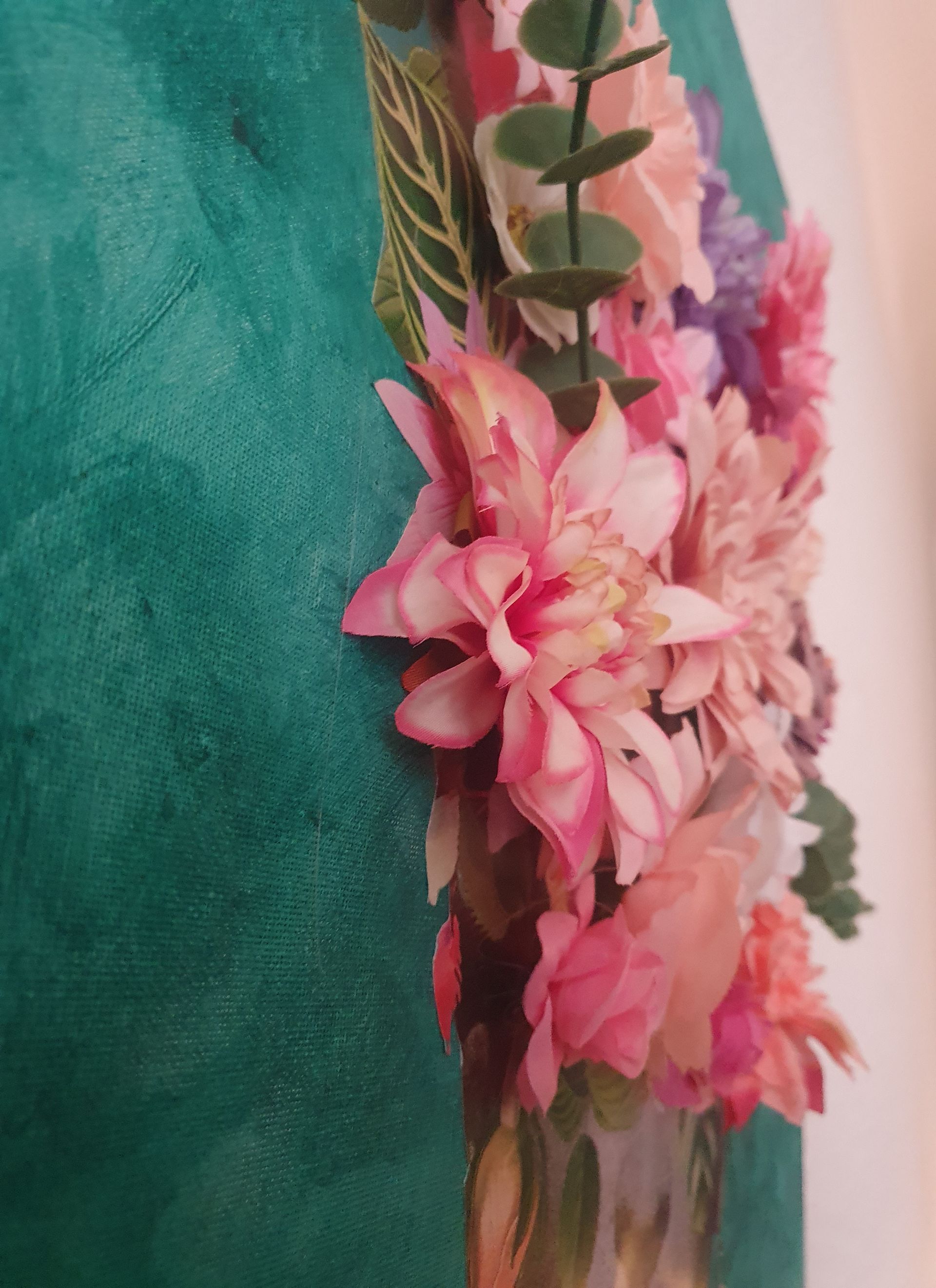 Wandkunst Frida Kahlo Flora mit 3D Blumenschmuck