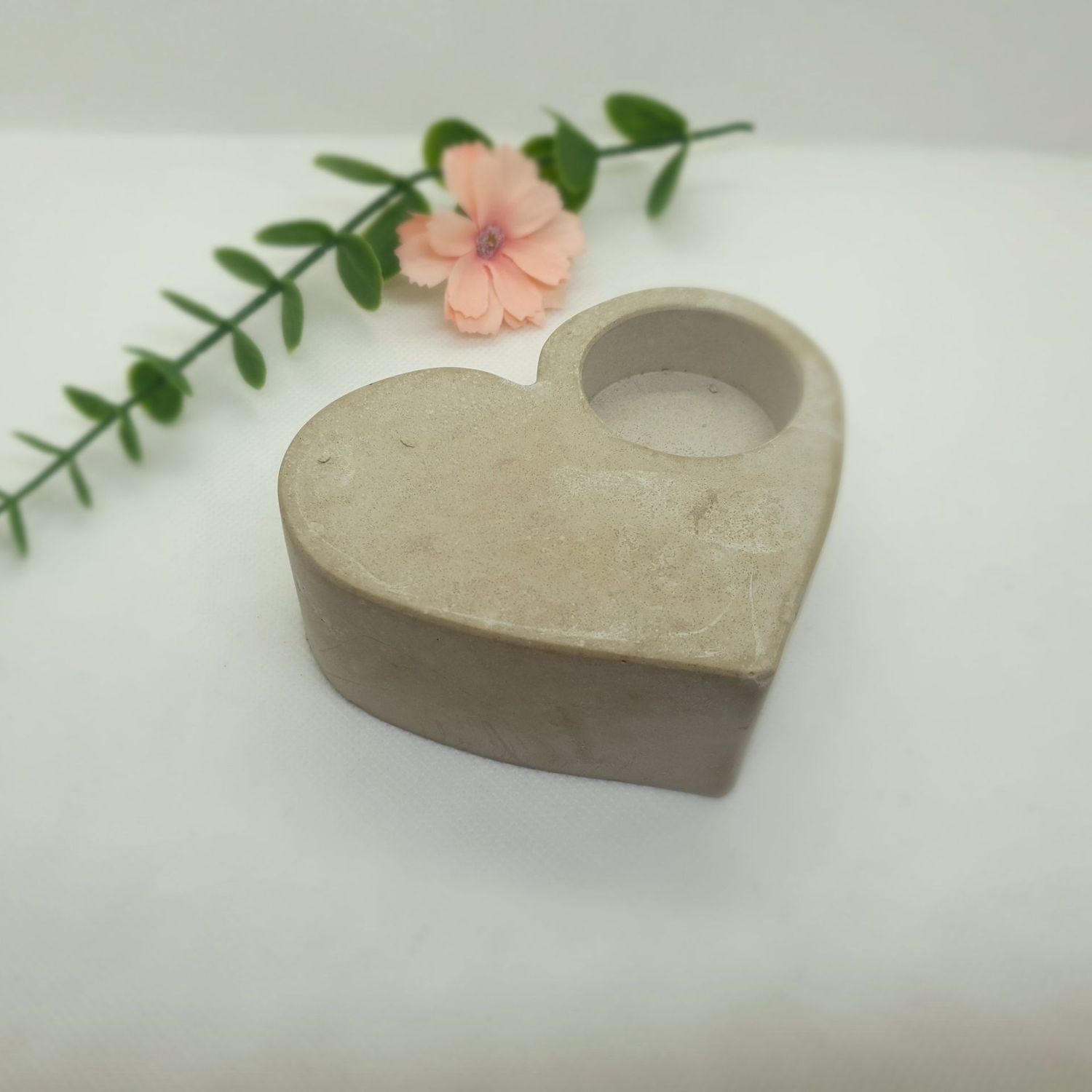Herz Kerzenhalter für Teelichter aus Beton