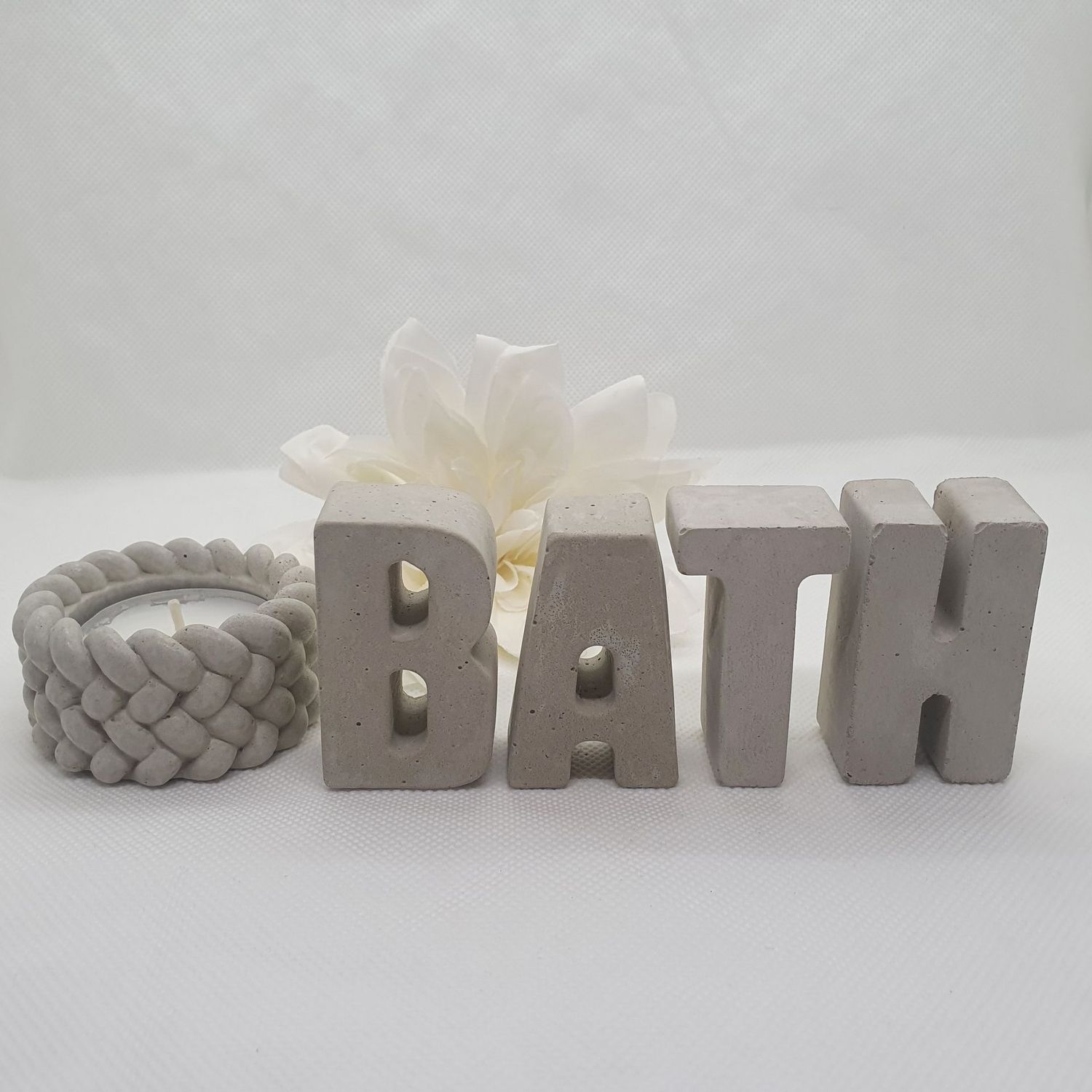 Beton Buchstaben "Bath" Schriftzug für das Badezimmer