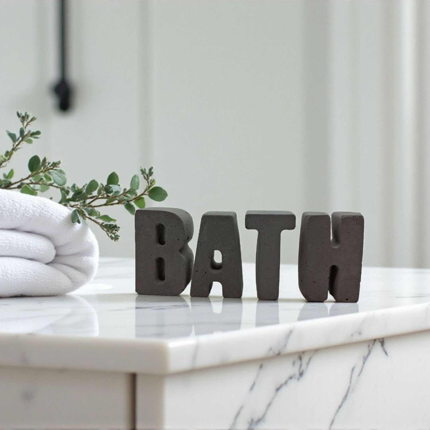 Beton Buchstaben "Bath" Schriftzug für das Badezimmer
