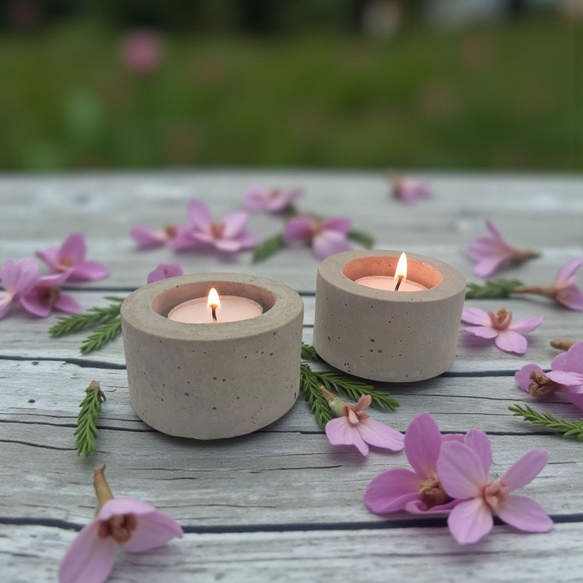 2 Stück Teelichthalter Beton grau rund