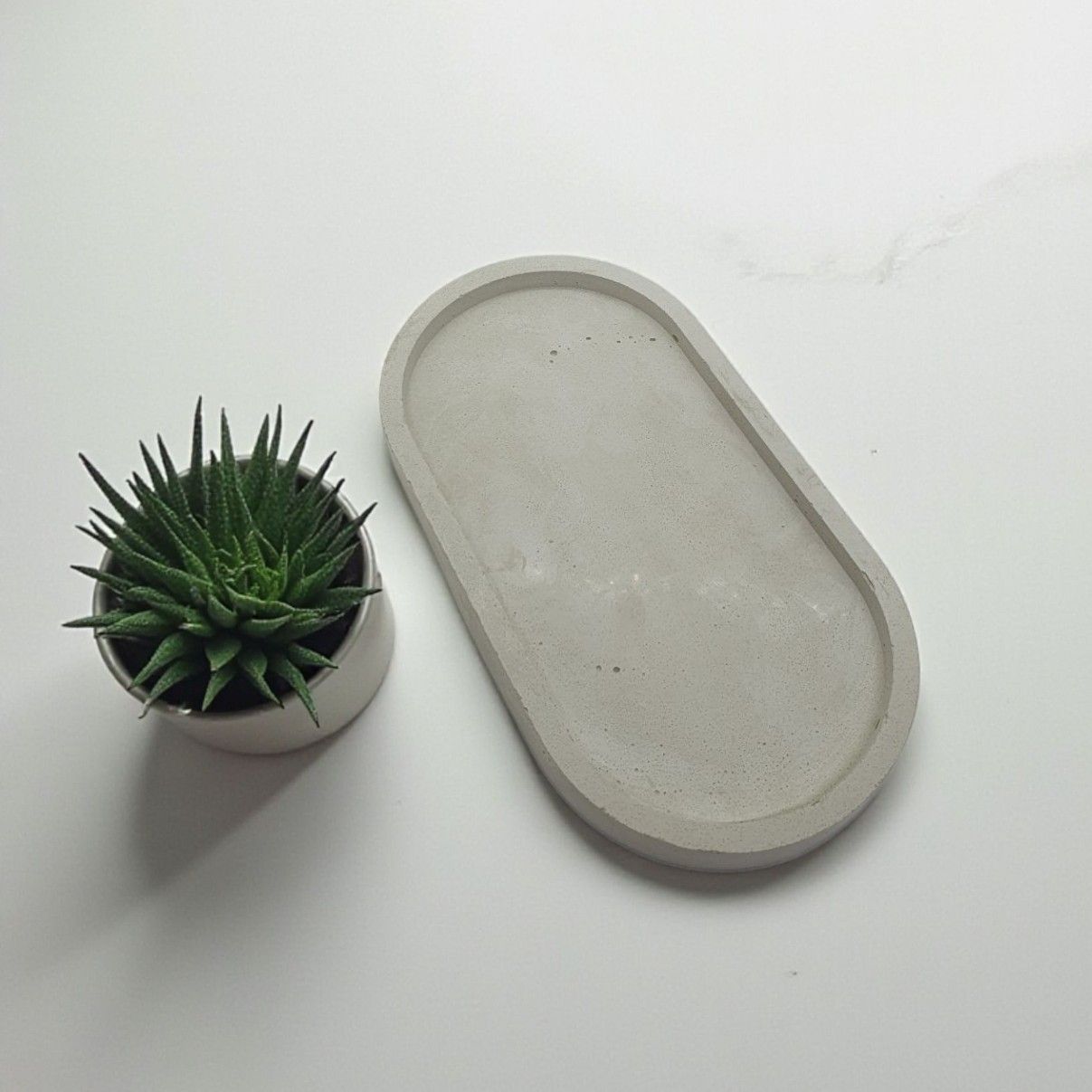 Deko Tablett aus Beton, oval Deko Tablett aus Beton, oval
