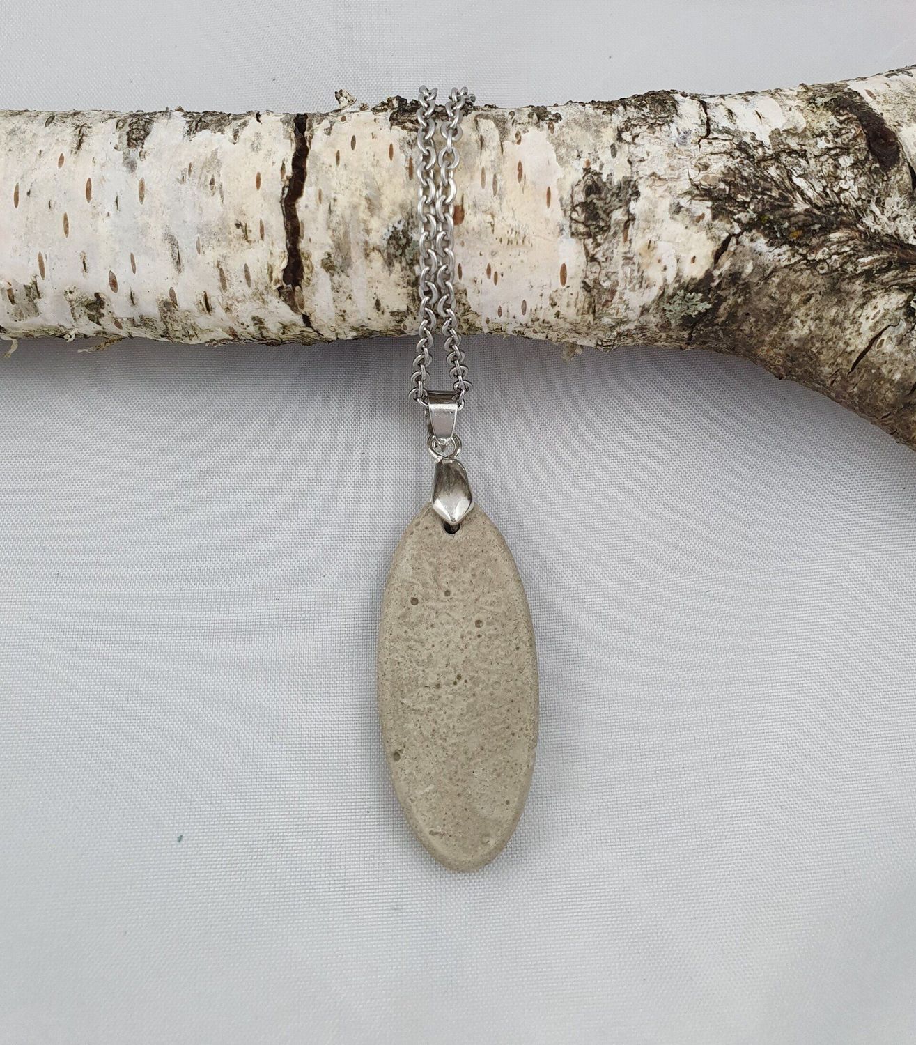 Halskette Beton pur grau länglich-oval Halskette Beton pur grau länglich-oval