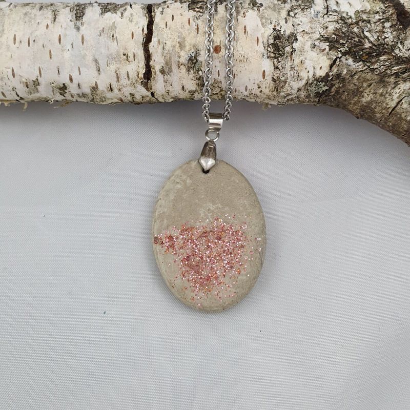 Halskette Beton rosa Steinchen grau rund-oval Halskette Beton rosa Steinchen grau rund-oval