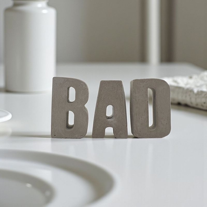 Buchstaben Beton "BAD" Schriftzug für das Badezimmer