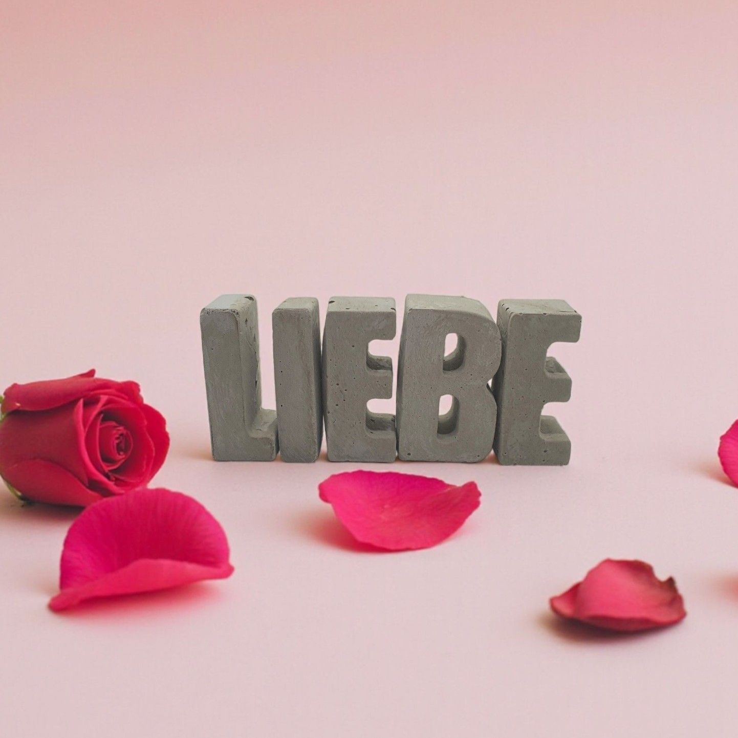 Buchstaben Beton "LIEBE" Schriftzug