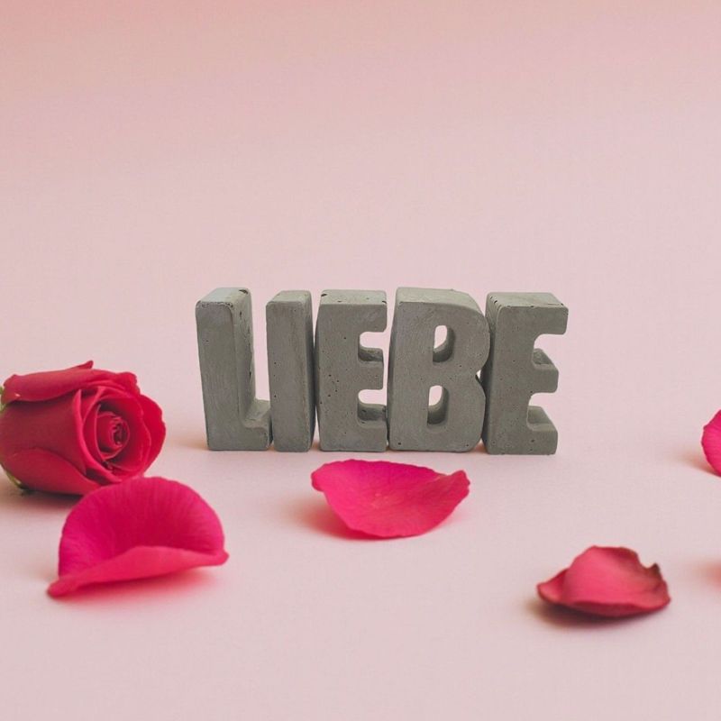 Buchstaben Beton "LIEBE" Schriftzug