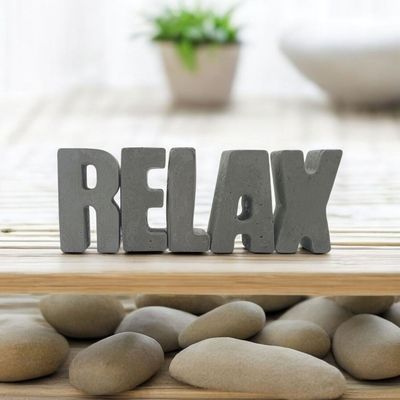 Buchstaben Beton "RELAX" Schriftzug