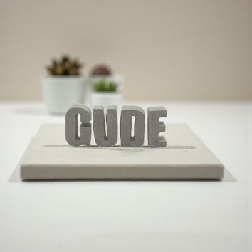 Buchstaben Beton "GUDE" Hessische Dekoration