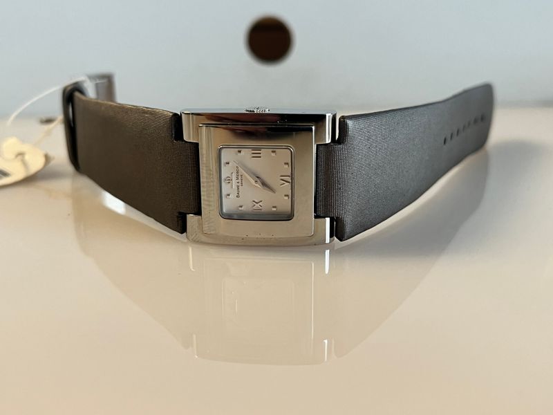 Baume & Mercier Catwalk Textilband ungetragener Aussteller Baume & Mercier Catwalk Textilband ungetragener Aussteller