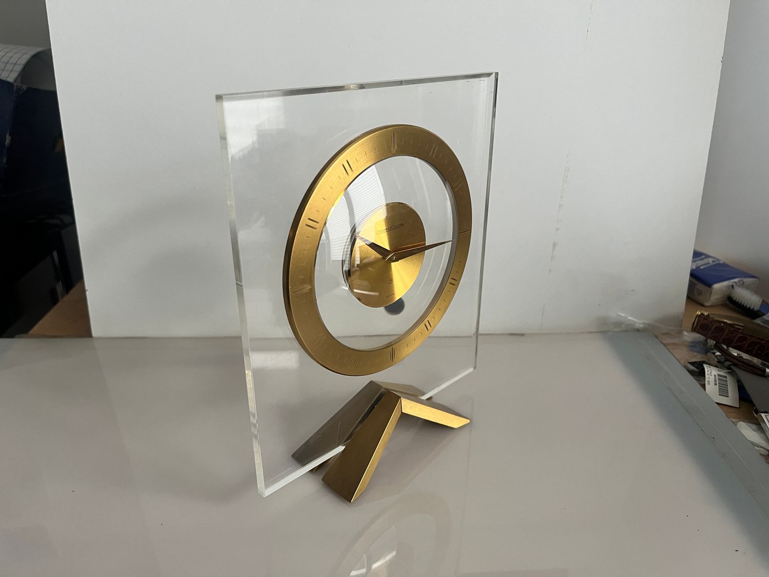 Jaeger LeCoultre Mystery Clock mit Plexi / vergoldetem Messing