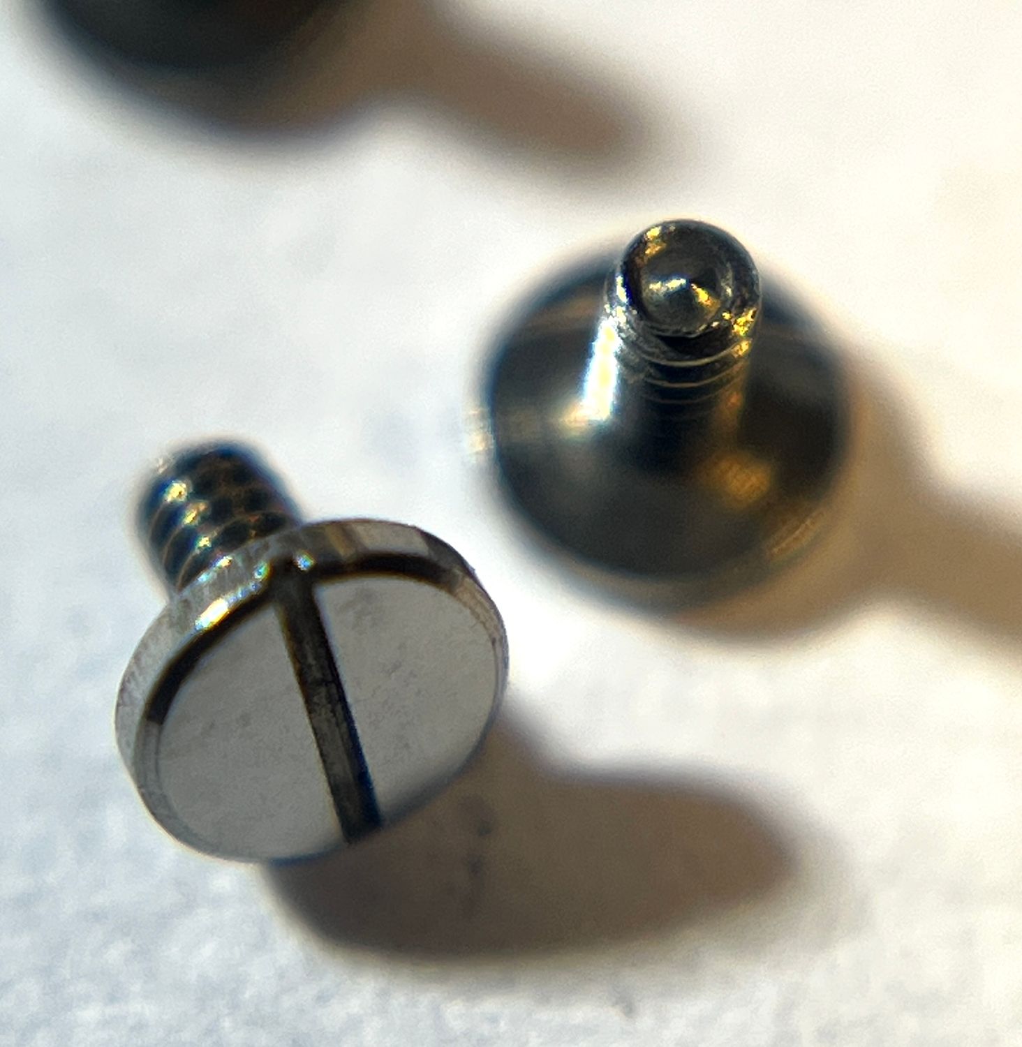 Buren Schraube klein 2,4 3mm Kopf, Cal. 379 Buren Schraube klein 2,4 3mm Kopf, Cal. 379