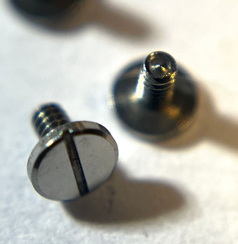 Buren Schraube klein 2,4 3mm Kopf, Cal. 379