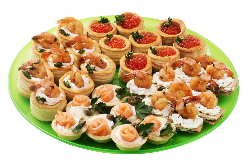 Блинные корзиночки с красной рыбой
