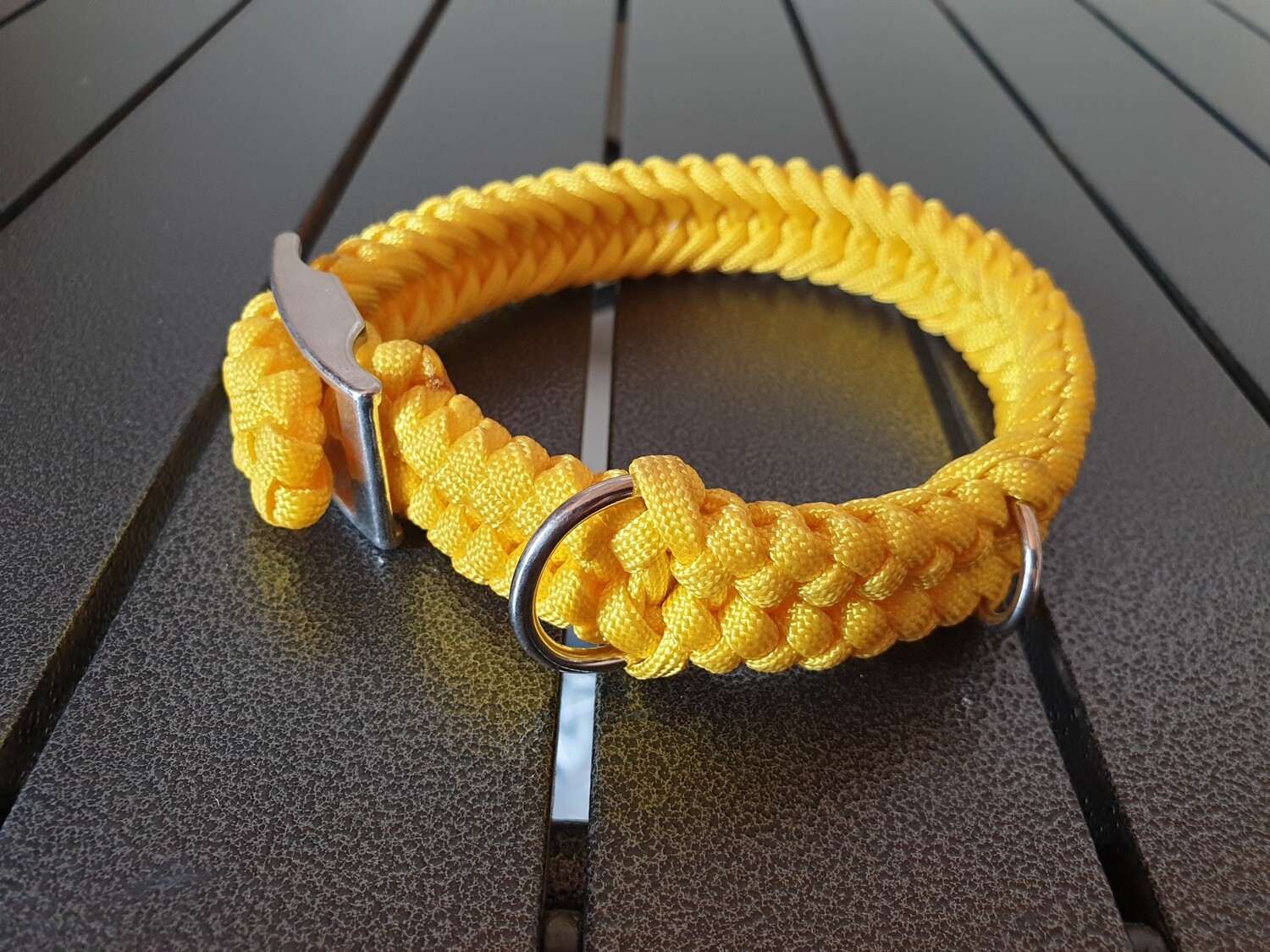Yellow small collar