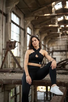 HIGHER POWER LUXE CRISS-CROSS TOP HIGHER POWER LUXE CRISS-CROSS TOP