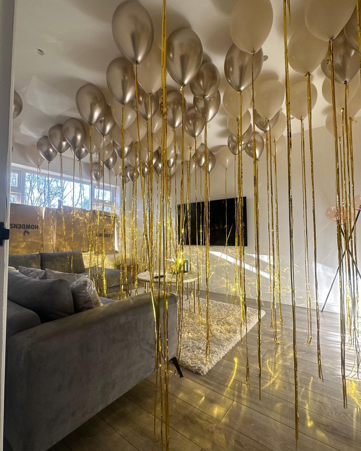 Ceiling latex balloons (metallic tassels)