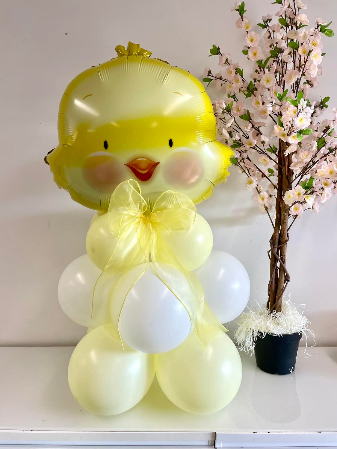 Easter balloon tower chick