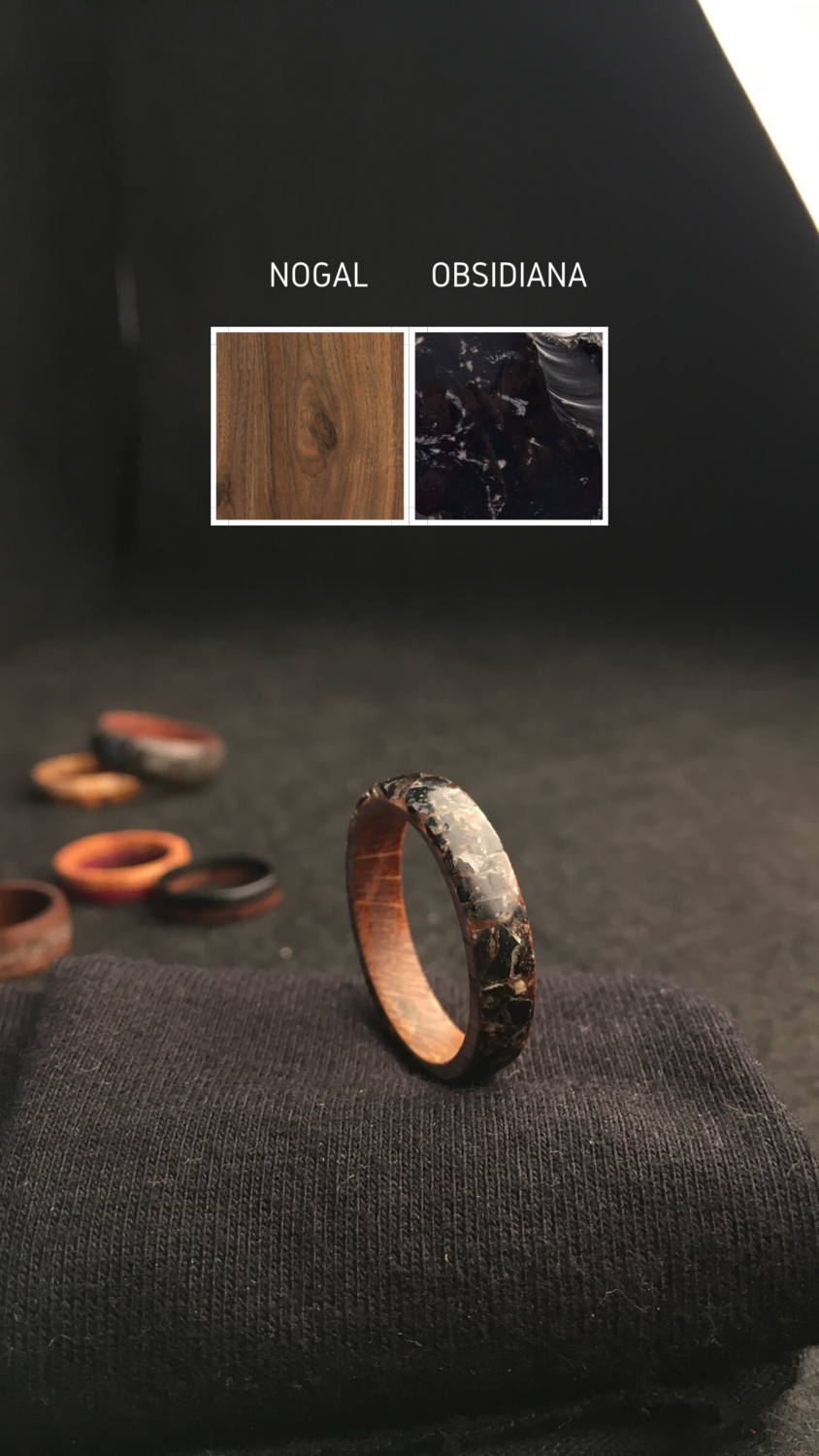 Anillo de obsidiana con corazón de nogal