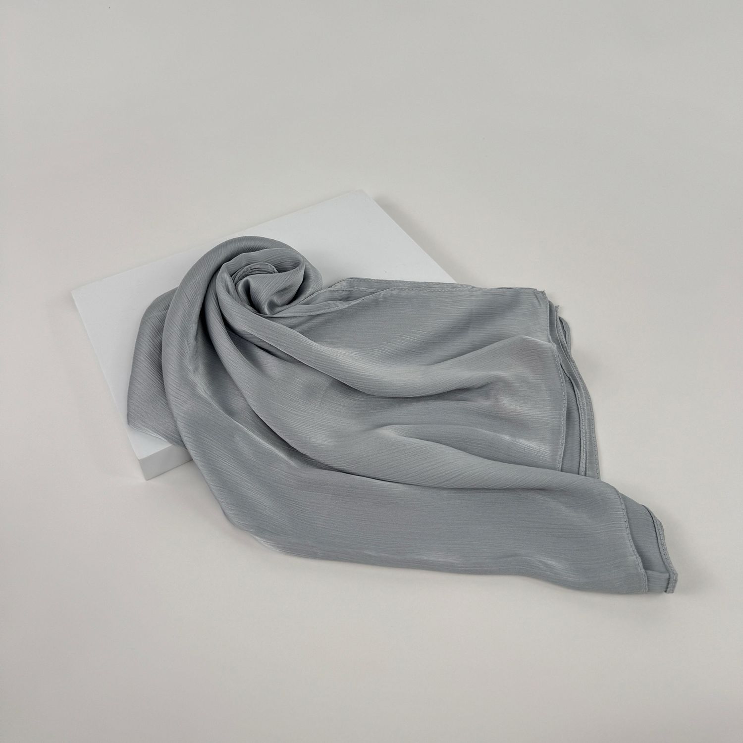 Soft Satin / Light Grey
