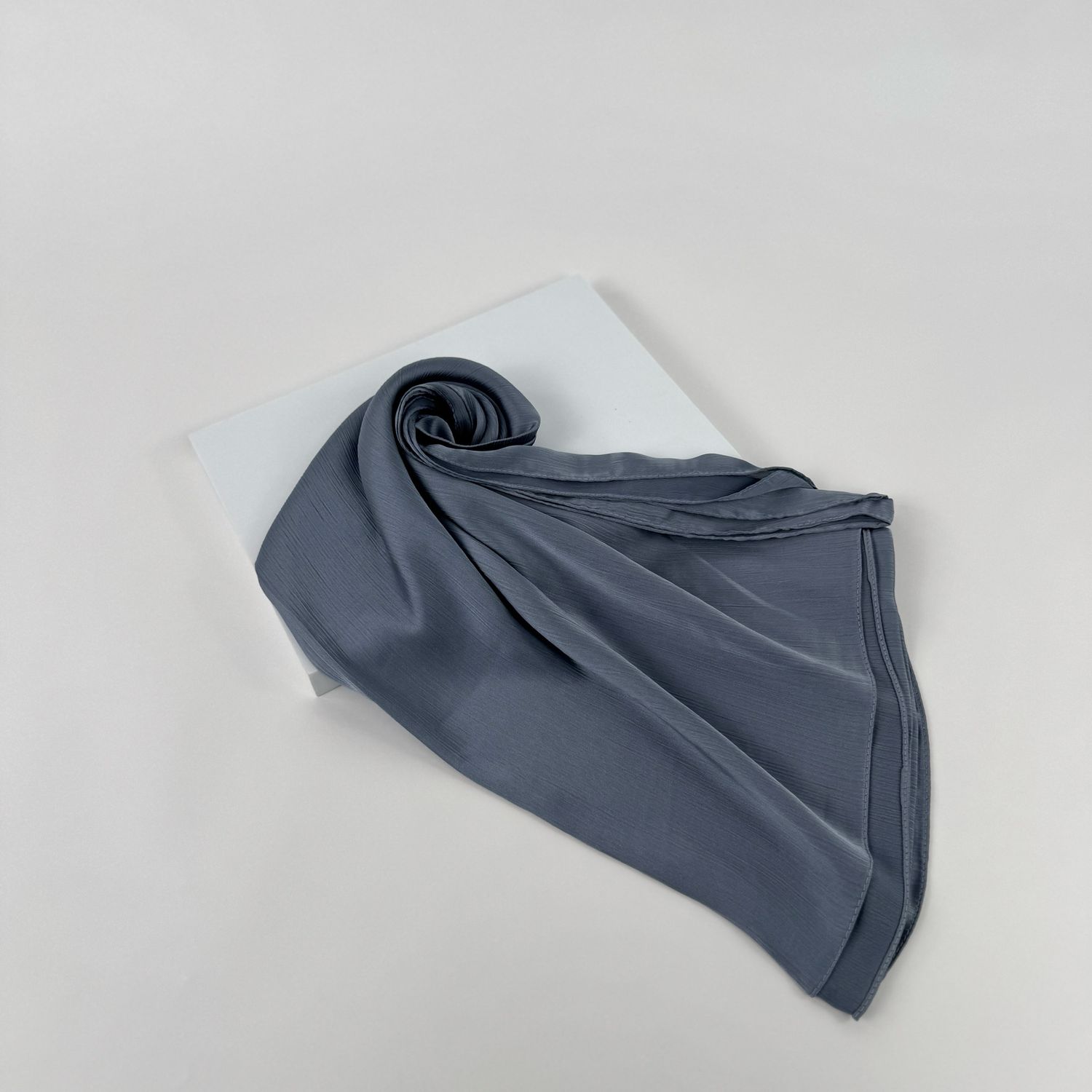 Soft Satin / Dark Grey