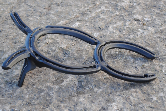 horseshoe boot pull