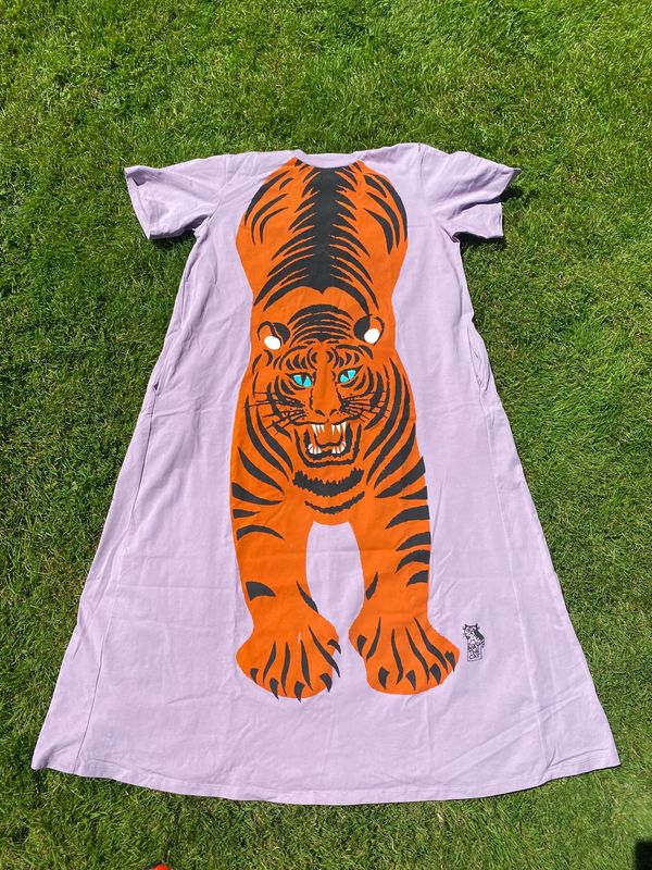 Tiger t-shirt dress in lilac