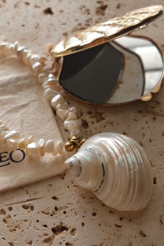 Silver Venus Necklace 
