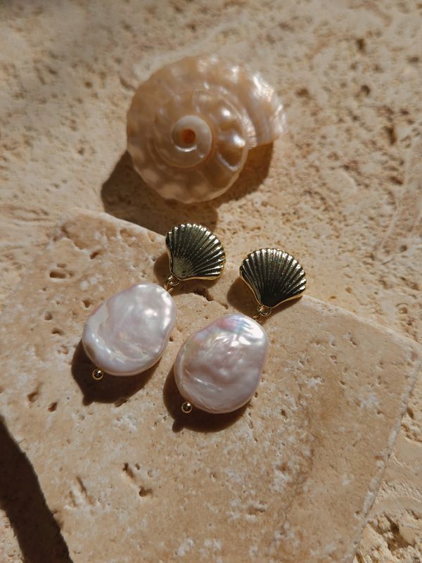 Seashell Pearl Earrings 