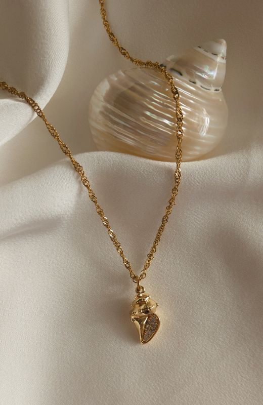 Concha de oro Necklace 