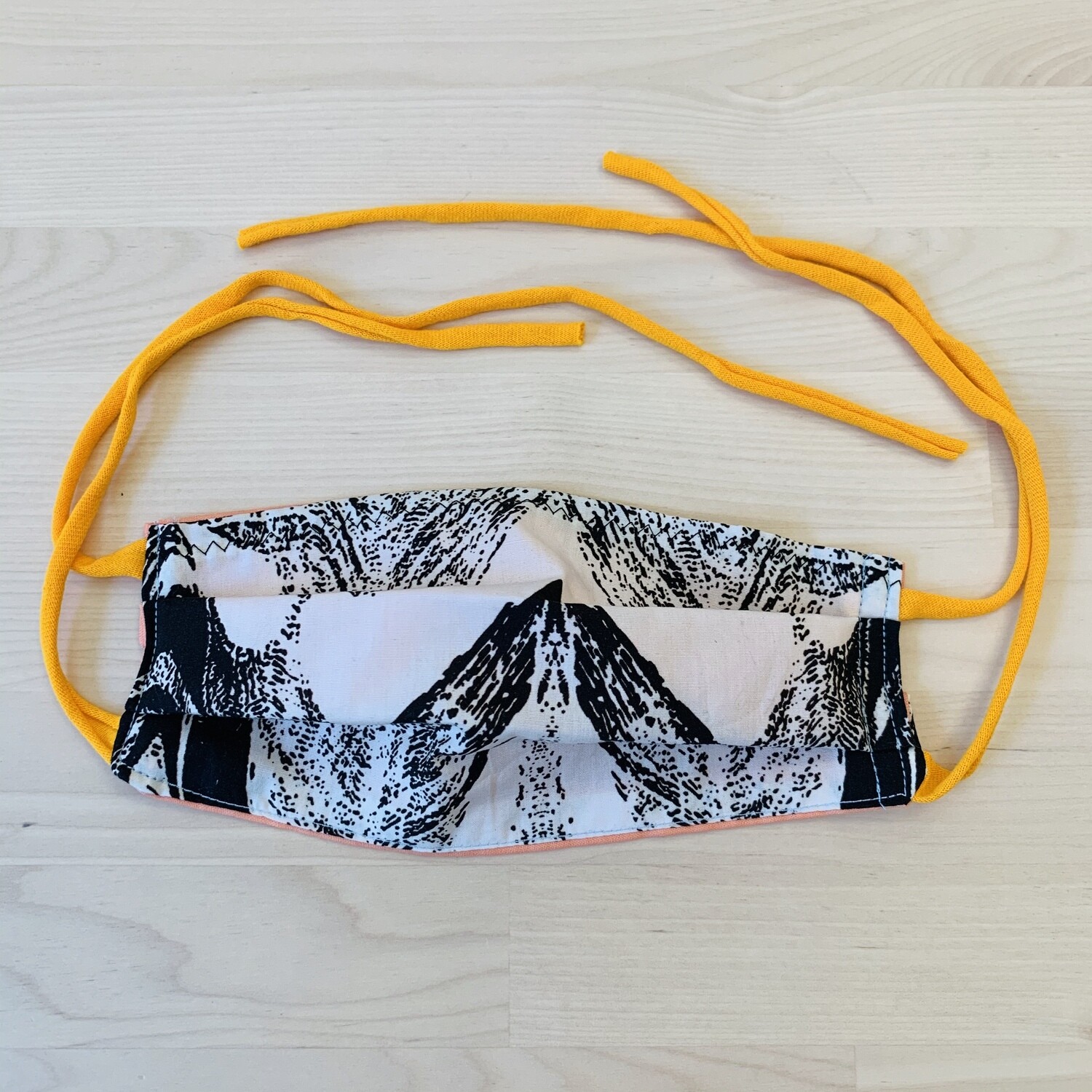 Handmade Mask w/ Pocket, Large B&amp;W Chevron