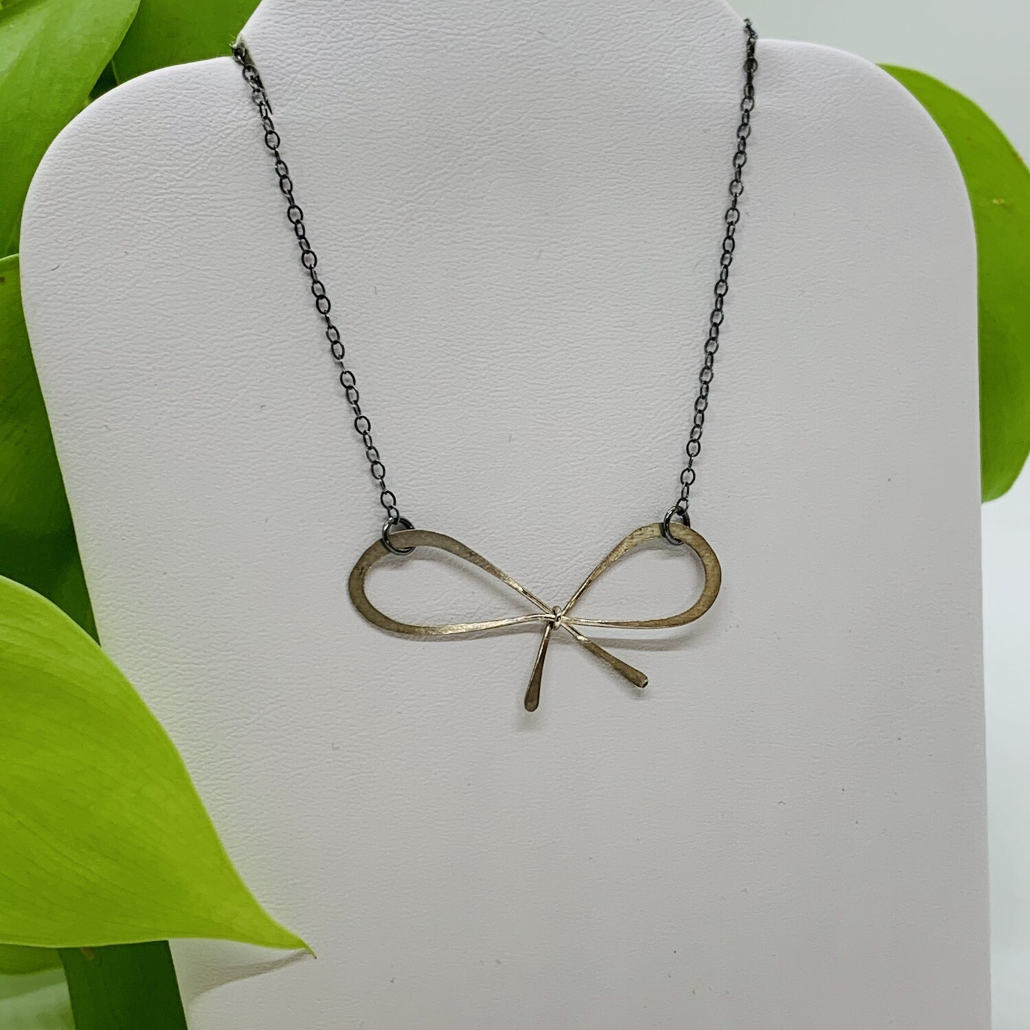 Necklace, sterling silver bow w/ oxidized sterling silver chain (65-JW-1010-197-4)