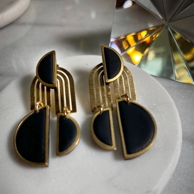The Amaryllis Earrings (Black)