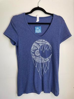 Moon Tee, Fem