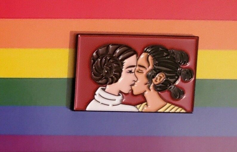 Princess Leia x Rey Pride Kiss Pin (by Kayden Phoenix)