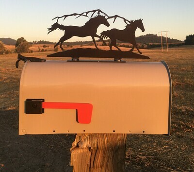 MAILBOX TOPPER, MUSTANG COUPLE