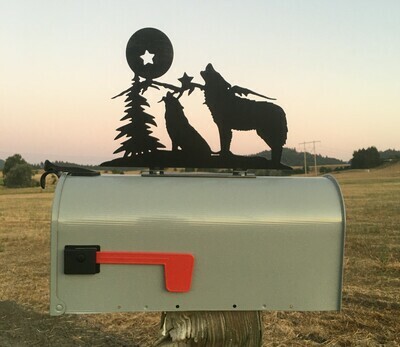 MAILBOX TOPPER, WOLF HOWLING 1
