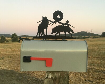 MAILBOX TOPPER, WOLF HOWLING 3