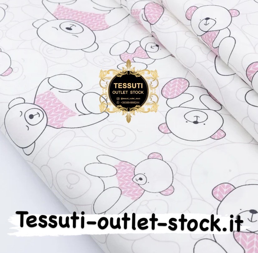 Cotone rasatello con fantasia &quot;Orso in un maglione rosa&quot; su bianco  № 2316c H160cm