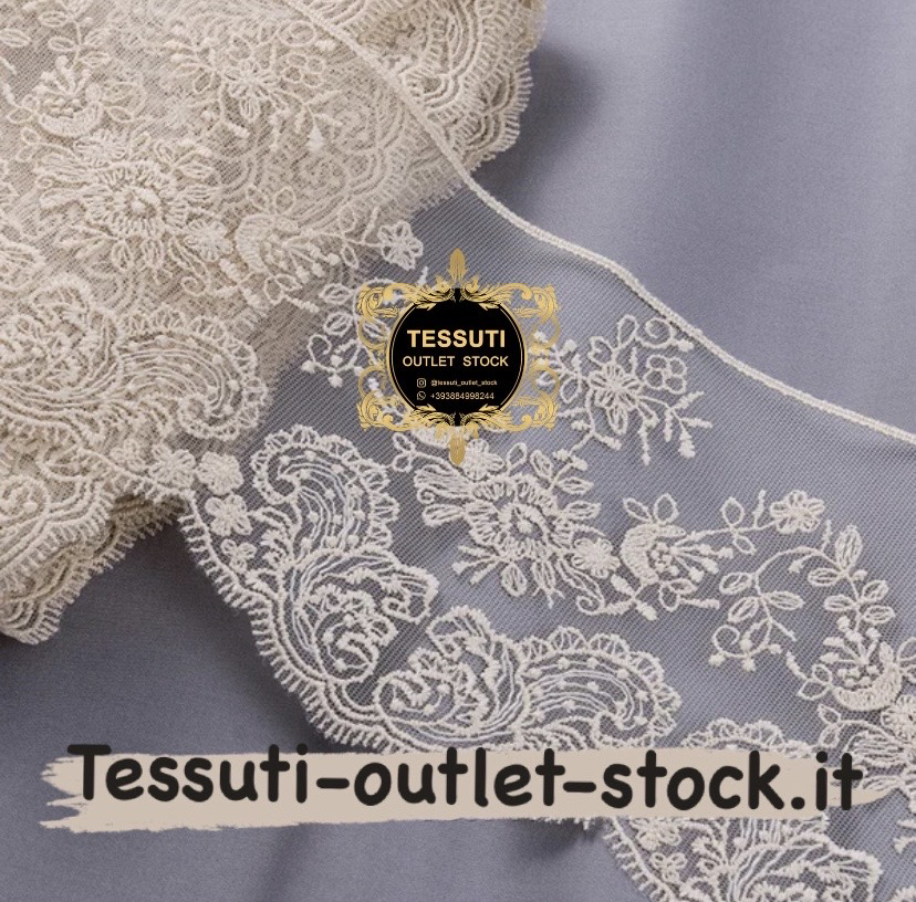 Pizzo &quot;Blumarine Classic&quot; colore beige, larghezza 13 cm.