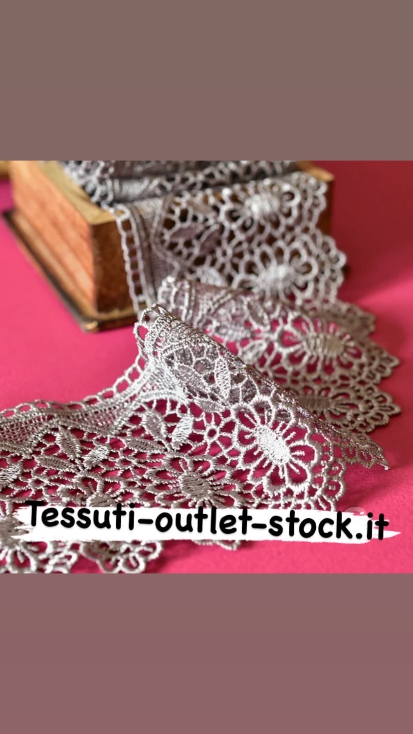 Pizzo macramè (guipure) / colore grigio chiaro / larghezza 8 cm / ordine da 1 m 0560