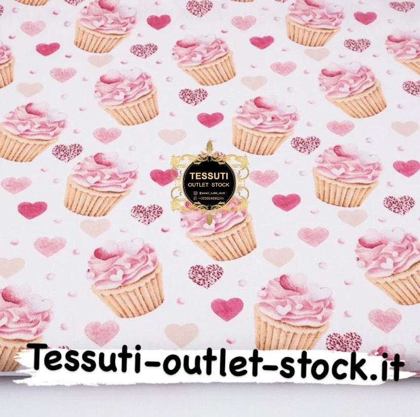 Tessuto di cotone &quot;Cupcakes rosa con cuori&quot; №3834