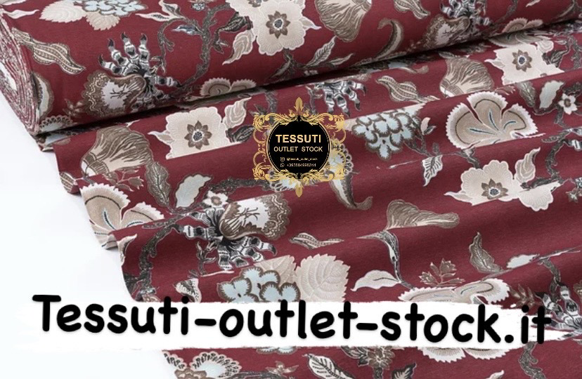 Tessuto Duck con delicati fiori beige e blu su sfondo bordeaux
 DK-9023