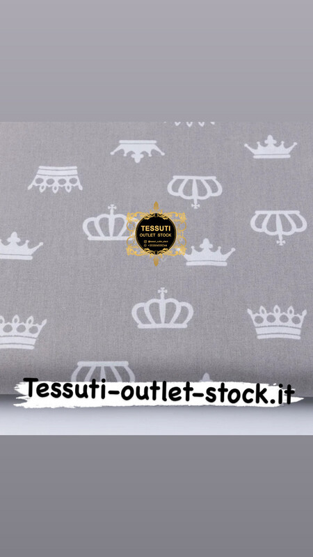 Tessuto di cotone con diverse corone bianche su sfondo grigio scuro (№3106a)