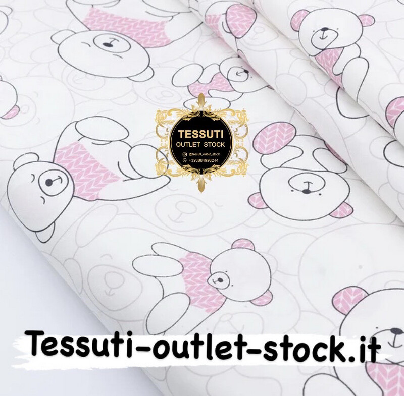 Cotone rasatello con fantasia &quot;Orso in un maglione rosa&quot; su bianco  № 2316c H160cm