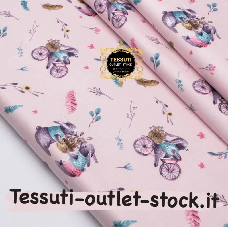 Tessuto cotone rasatello &quot;Coniglietti primaverili in bicicletta&quot; su sfondo rosa, 3608c