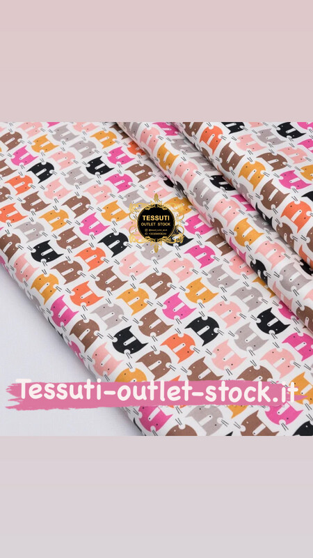 Tessuto di cotone rasatello &quot;Muso maldestro di gatti&quot; rosa, arancione, grigio su sfondo bianco №3704c