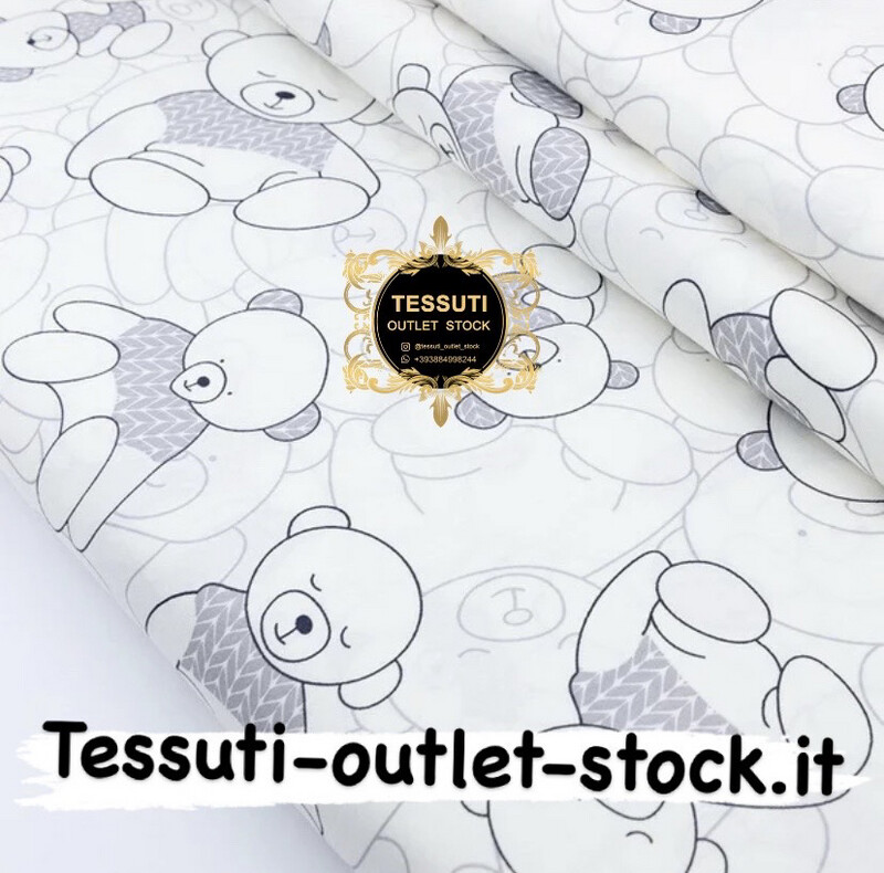 Cotone rasatello con fantasia &quot;Orso in un maglione grigio&quot; su bianco con una sfumatura di avorio № 2315c H160cm