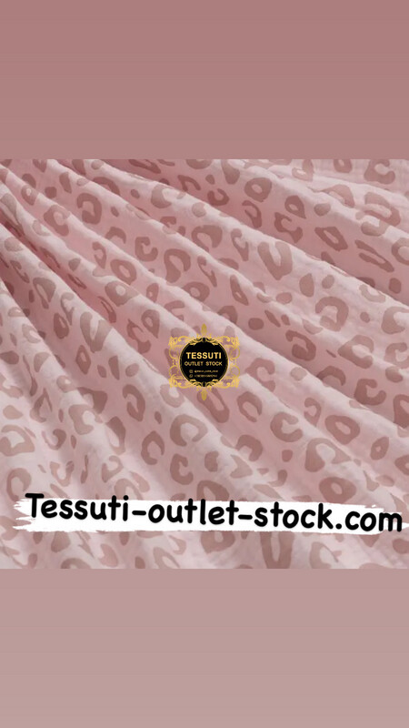 Tessuto Mussola doppia garza “ Leopardo “ su sfondo rosa cipria, larghezza 135 cm. МС-D-0593