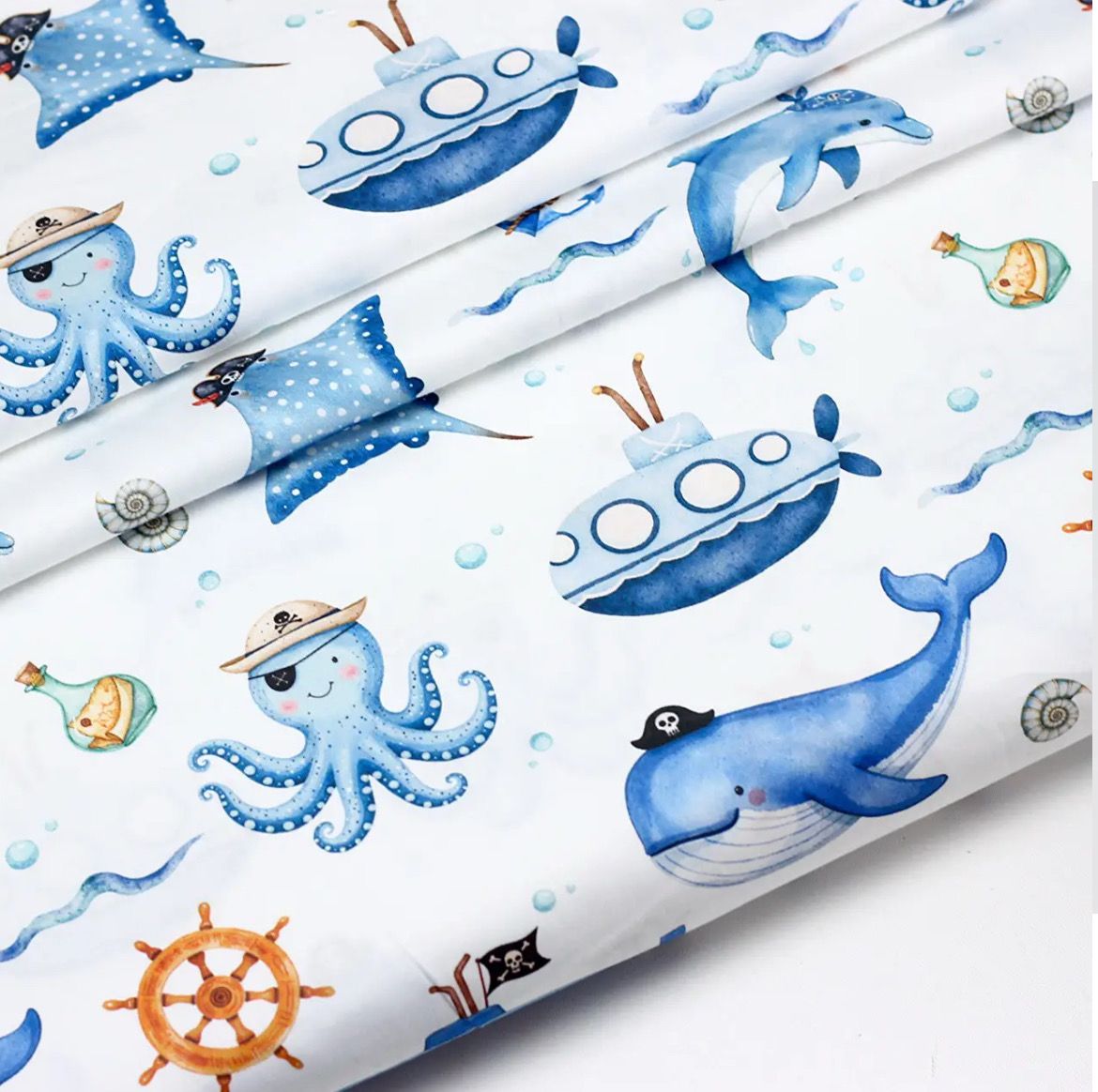 Tessuto di Cotone Rasatello (Satinato) 160cm stampa digitale "Sottomarini pirati del mare" su sfondo bianco SKD-160-100
